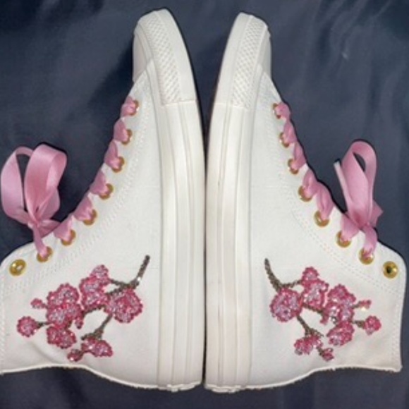 Custom Converse All Stars adorned in Swarovski Crystals - Picture 4 of 7